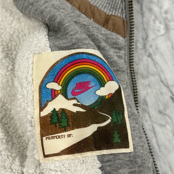 Nike grey vest - Picture 4 of 7